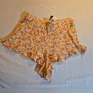 NWT Torrid Gauze Sunshine Ditsy Floral Ruffle Shorts Size 00 M/L 10 Pockets